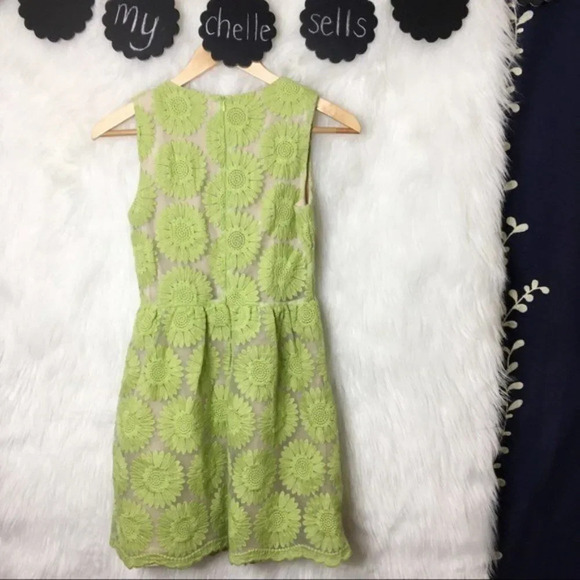 ELLISON Green Floral Daisy Embroidered Sleeveless Dress - Picture 2 of 4